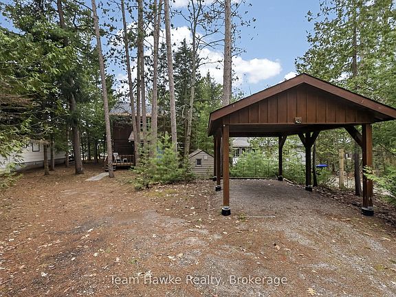 4th image of 698 Tiny Beaches Rd S