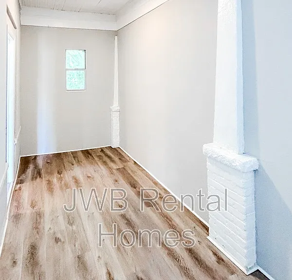 419 Broward St — Photo 10