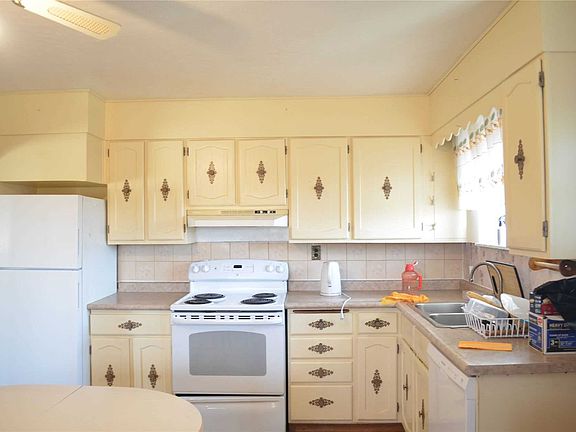 3rd image of 42 Elizabeth Ave