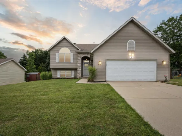 3739 Brambleberry Dr NW, Comstock Park, MI 49321