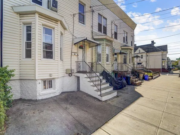 210 7th St #904, Harrison, NJ 07029