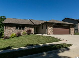 275 Doe Ct, Dubuque, IA 52003