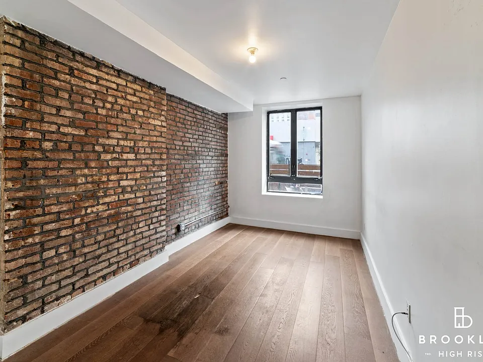 843 Dekalb Ave #1B