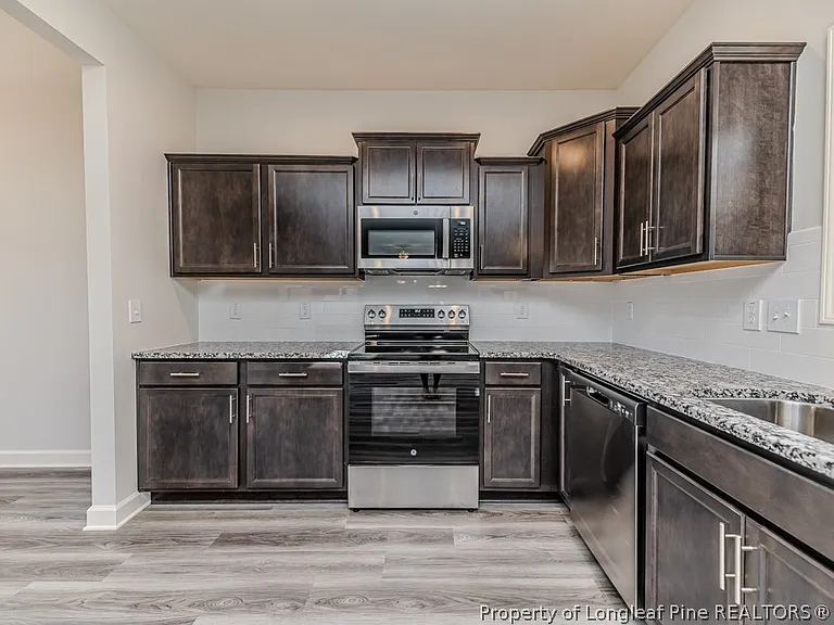 87 Onslow Ct — Photo 10