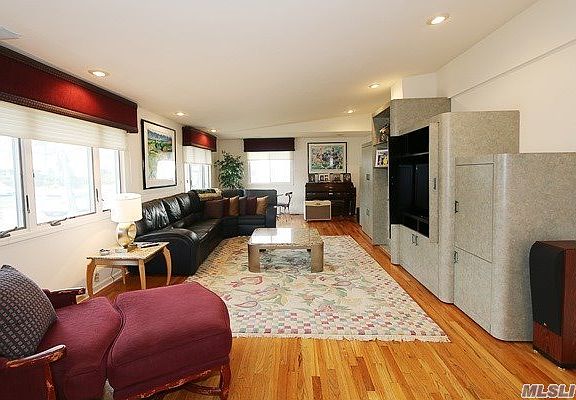3rd image of 22 Madison Ave