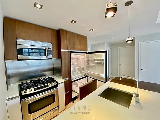 Rented by Zjama Realty Corp | media 2