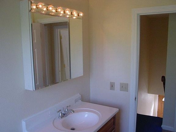 Upsairs Full Bathroom