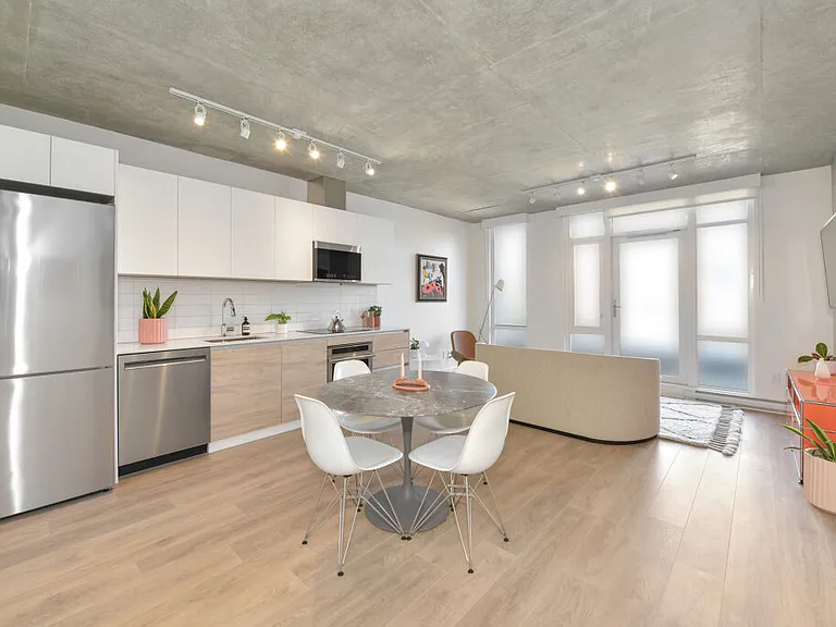 1097 View St — Photo 28