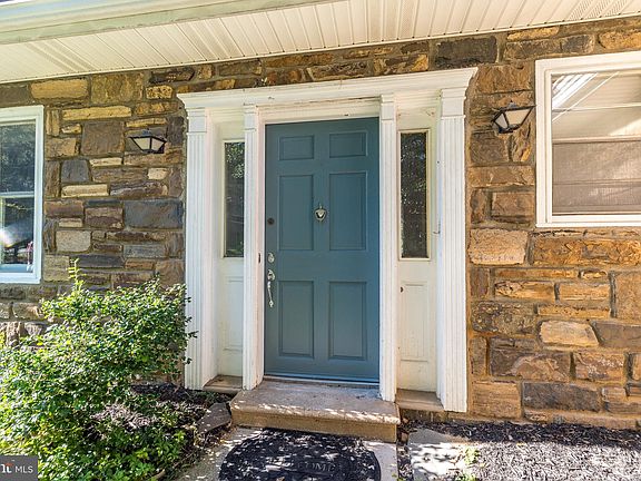 4th image of 932 Croton Rd