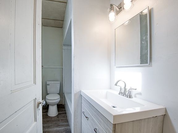 3rd image of 625 Walnut St