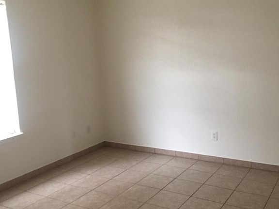 5th image of 408 W Aurora Dr APT 1