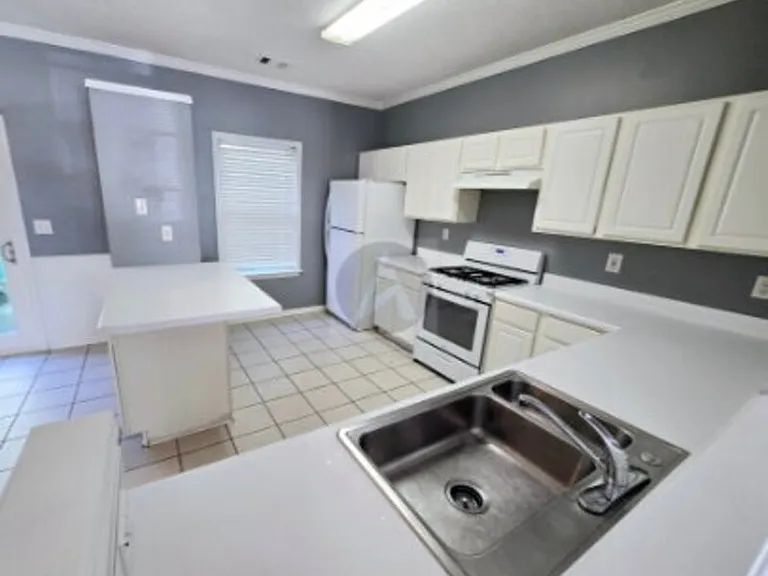 9165 Nesbit Ferry Rd #15 — Photo 2