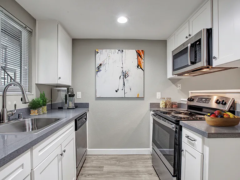 River Blu Apartments — Photo 9