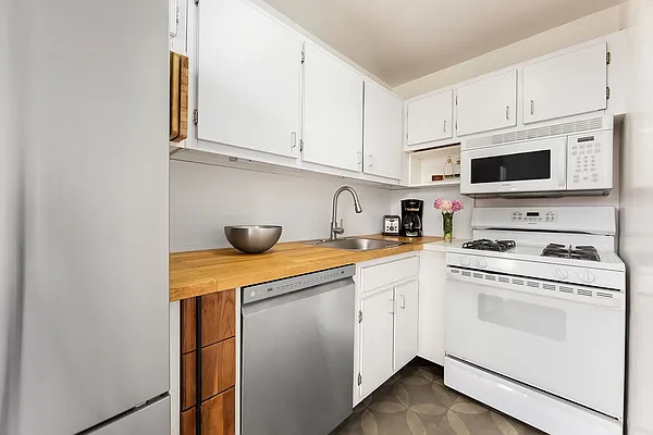 Rented by Nest Seekers International | media 15