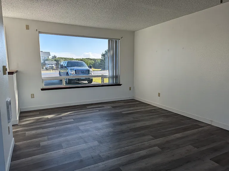 1008 Inglewood Ct SW #B — Photo 3
