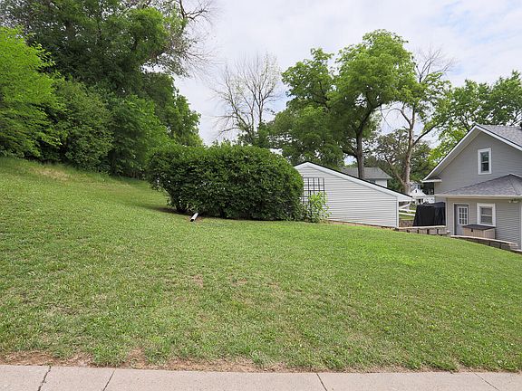 2nd image of 303 N Linn Ave