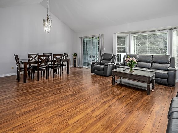 4th image of 9123 154th St #504