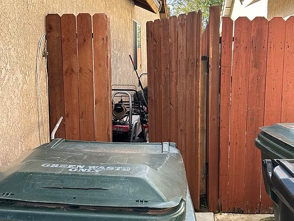 3rd image of 14484 Hillcrest Dr