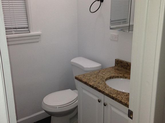 5th image of 924 N Winchester Ave APT 2R