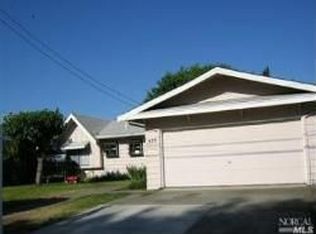 355 Oak Manor Dr, Ukiah, CA 95482