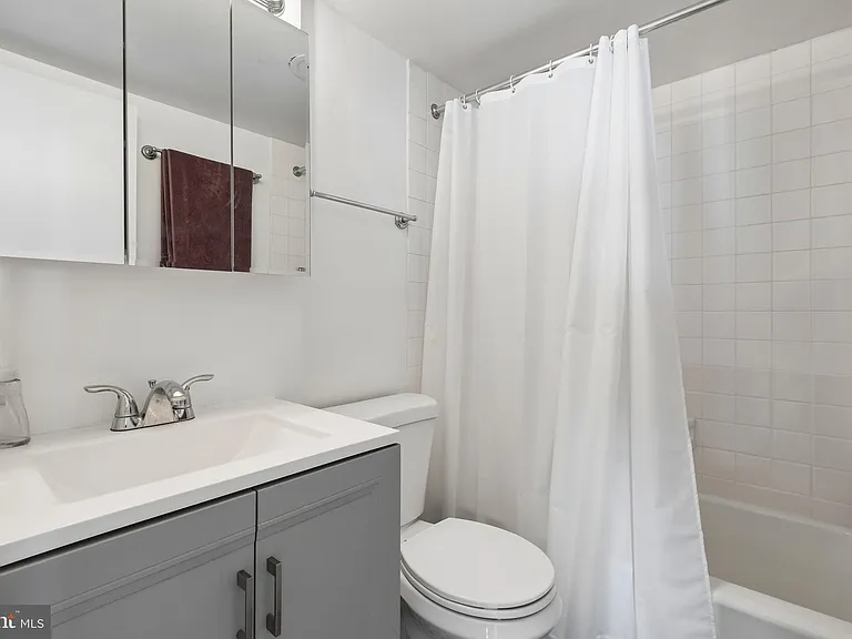 220 Locust St #28DS — Photo 6