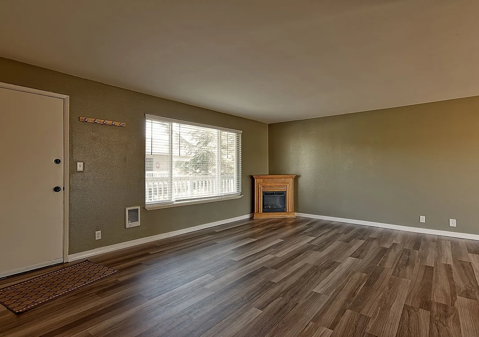 Spacious 2 Bdrm Condo - Budget Friendly! — Photo 3
