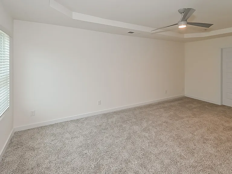 132 The Heights Dr — Photo 9