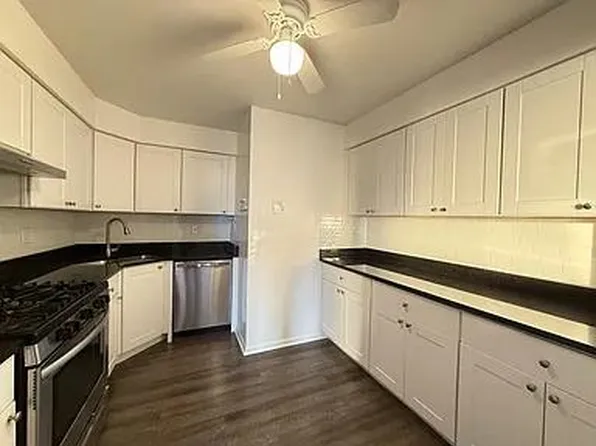 197 Gregory St APT 13, Aurora, IL 60504
