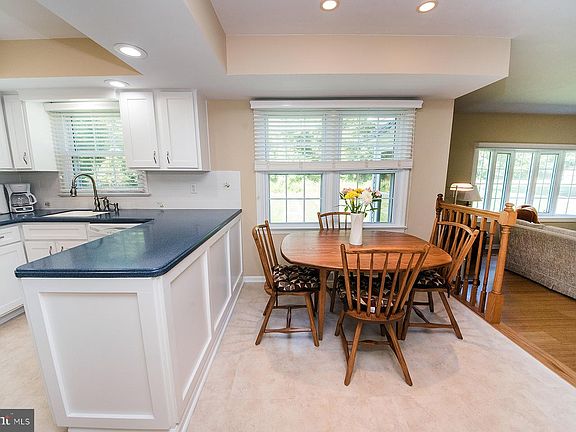 5th image of 49 Lopatcong Dr