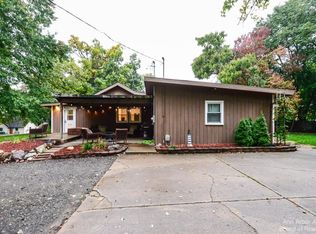 537 Oakdale Dr, Chelsea, MI 48118