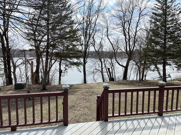 310 Highcroft Dr, Windom, MN 56101