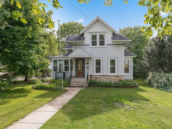 306 4th St, Prairie Du Sac, WI 53578