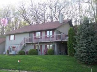 411 Lake Ct, Dixon, IL 61021