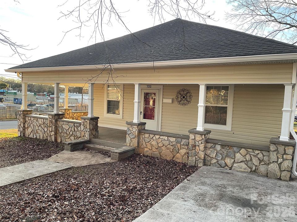 1st image of 722 Live Oak St