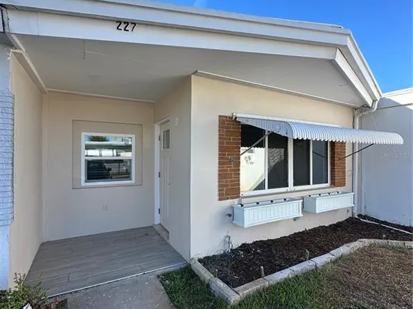250 Rosery Rd NW APT 227, Largo, FL 33770