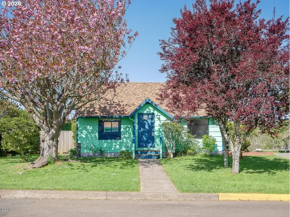1549 NW Grove St, Newport, OR 97365