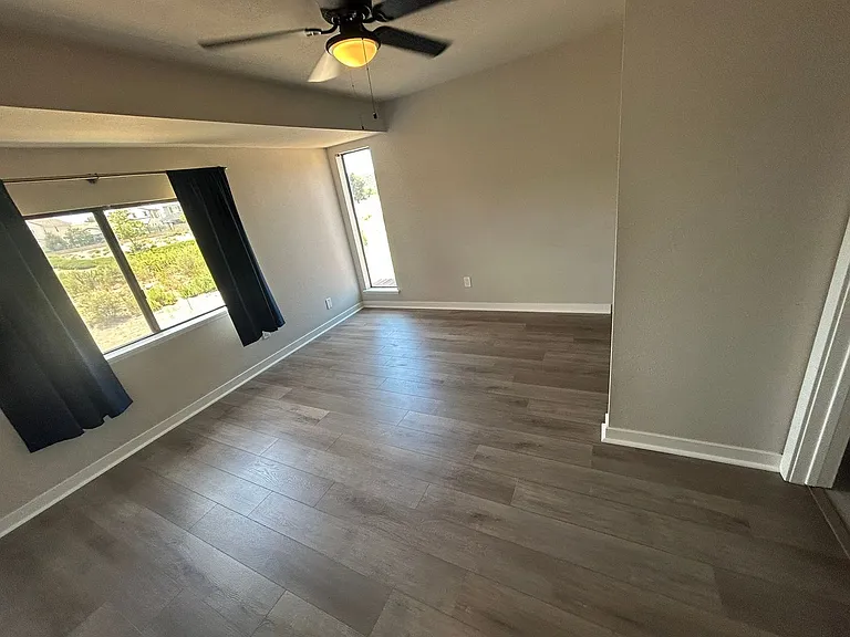 5402 Villas Dr — Photo 14