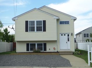 105 Lawrence St, Fall River, MA 02721