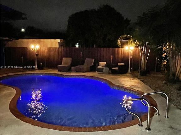 4th image of 810 NE 182nd St #0