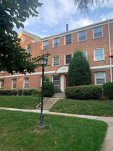 2605 Arlington Blvd #302 Photo 1