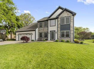 N73W22620 Edgewood Ln, Sussex, WI 53089