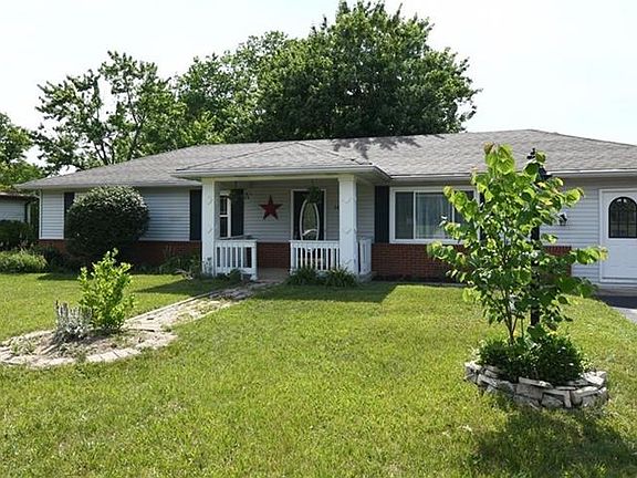 2nd image of 540 Fox Cir W