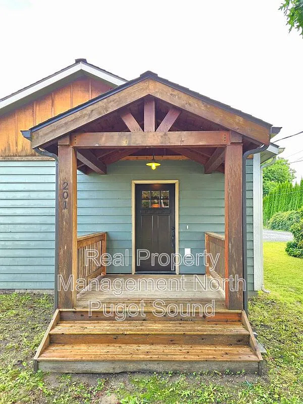 3 bed, 2.0 bath, 1900 sqft, $2,795 — Photo 3