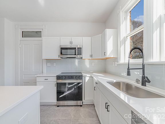 4th image of 414 W Harvie Ave