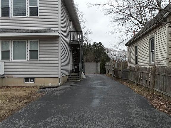 3rd image of 8 Mereline Ave