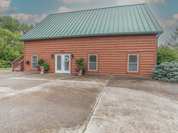 9231 S Pointe Lasalles Dr, Bloomington, IN 47401