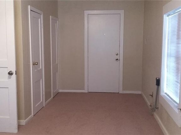 5th image of 319 Hettie St