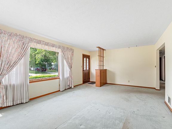5th image of 3300 26th Ave