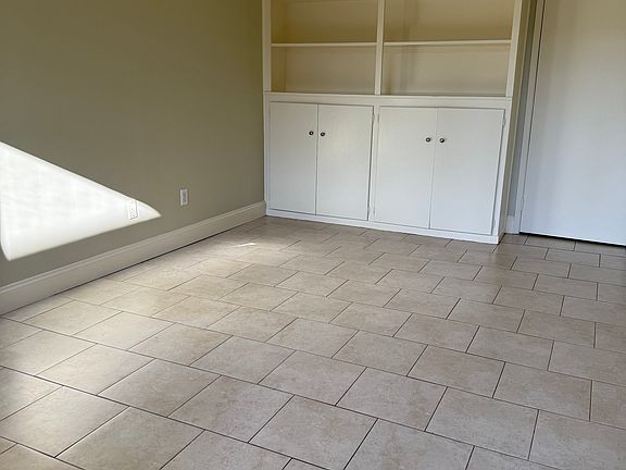 2nd image of 723 Eucalyptus Ave #4