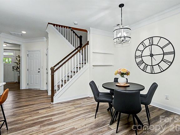 5th image of 1010 Moffatt Ln